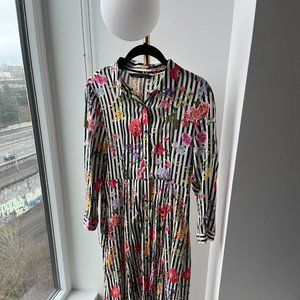 Zara Floral Button-up maxi dress size Small